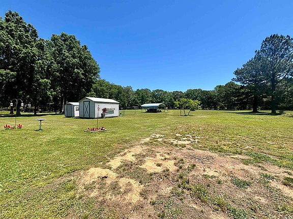 3rd image of 122 Jamie Ln