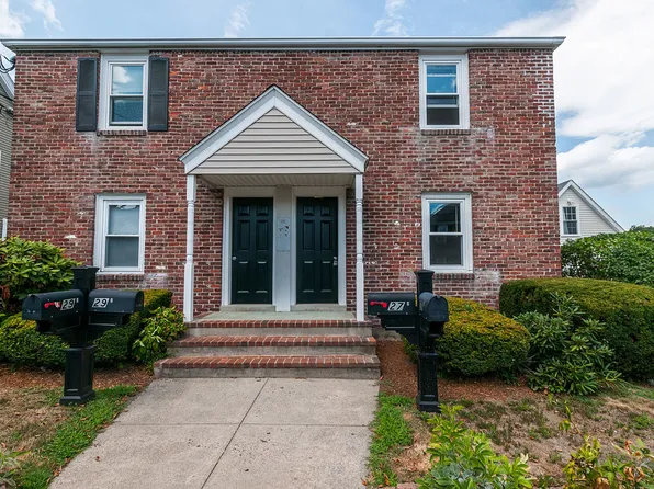 35 Barnes St #3, Waltham, MA 02453