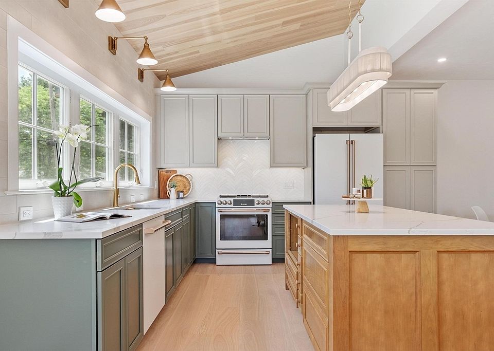 1st image of 60 Neillian St #60