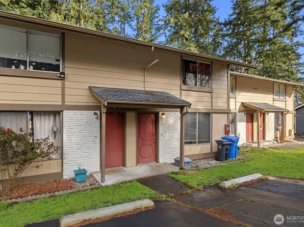 800 SW Harrier Circle #4, Oak Harbor, WA 98277