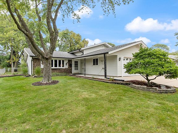 2nd image of 302 Williams Dr