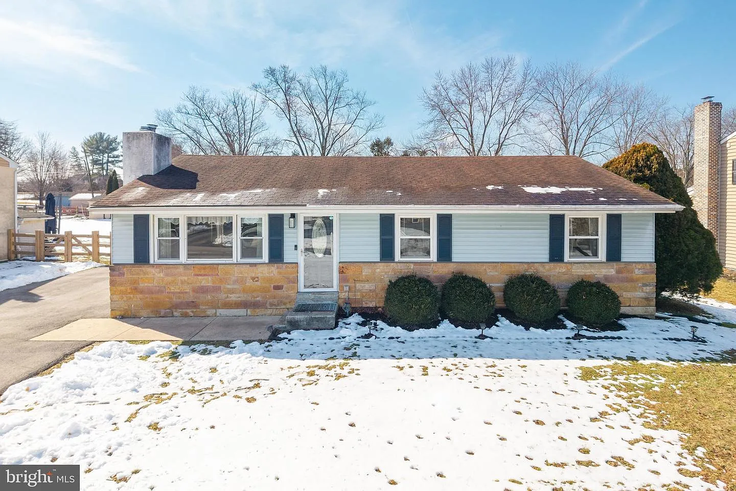 1820 W James St photo 1