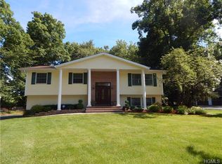 10 Barry Ct, Valley Cottage, NY 10989