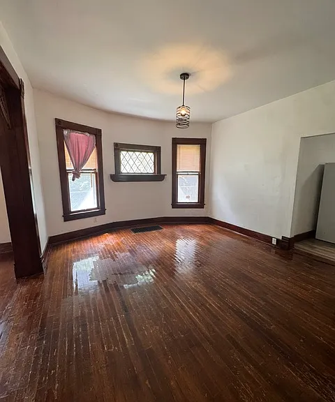 1111 SW Western Ave — Photo 9
