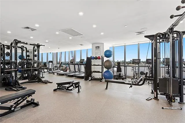1100 Biscayne Blvd #LPH6105 — Photo 34