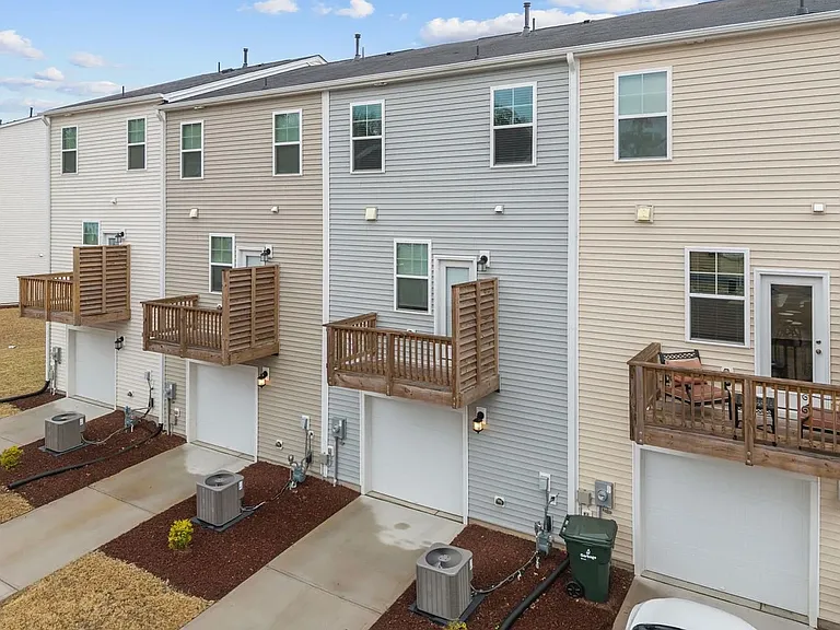 2427 Kasota Ln — Photo 40