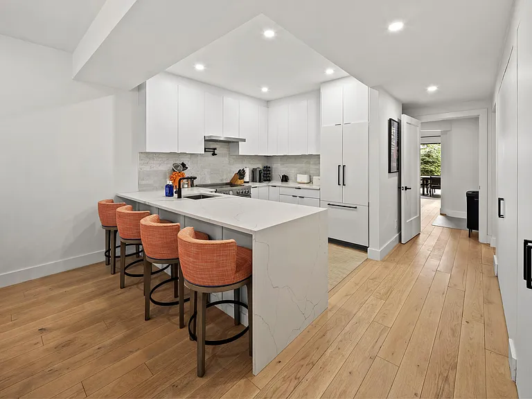 301 De Graw St #1 — Photo 10