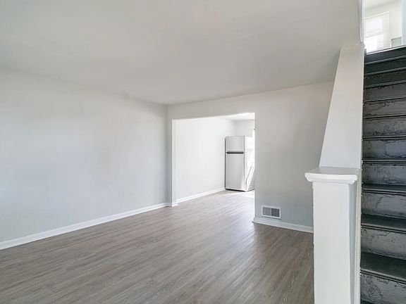 5th image of 125 Yorke St #1