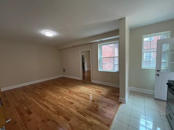 1124 W Grace St #3, Richmond, VA 23220