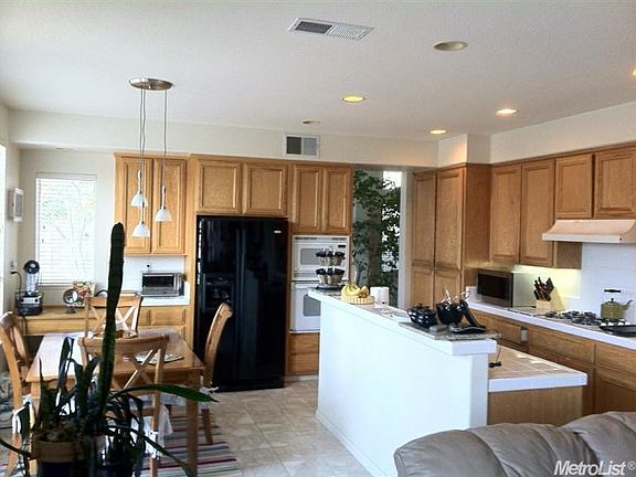 5th image of 3304 Camelot Ct