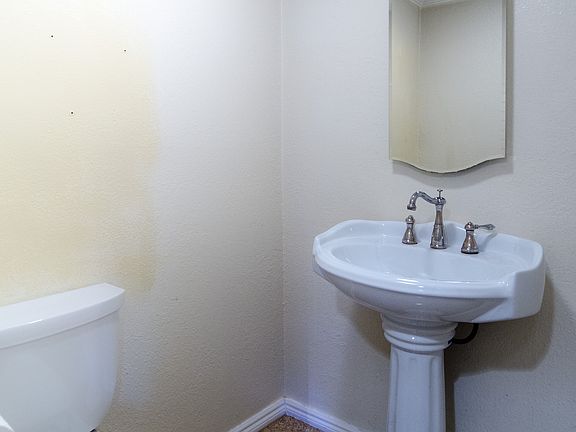 5th image of 341 Harvey Dr APT 3