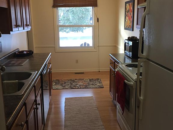 3rd image of 6190 Birch Row Dr