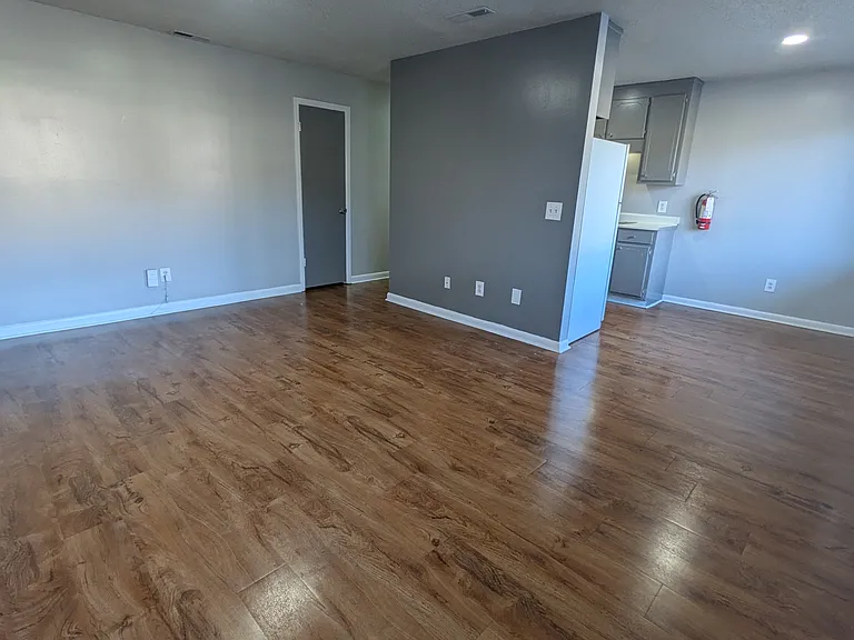 Torrance Apartment — Photo 5