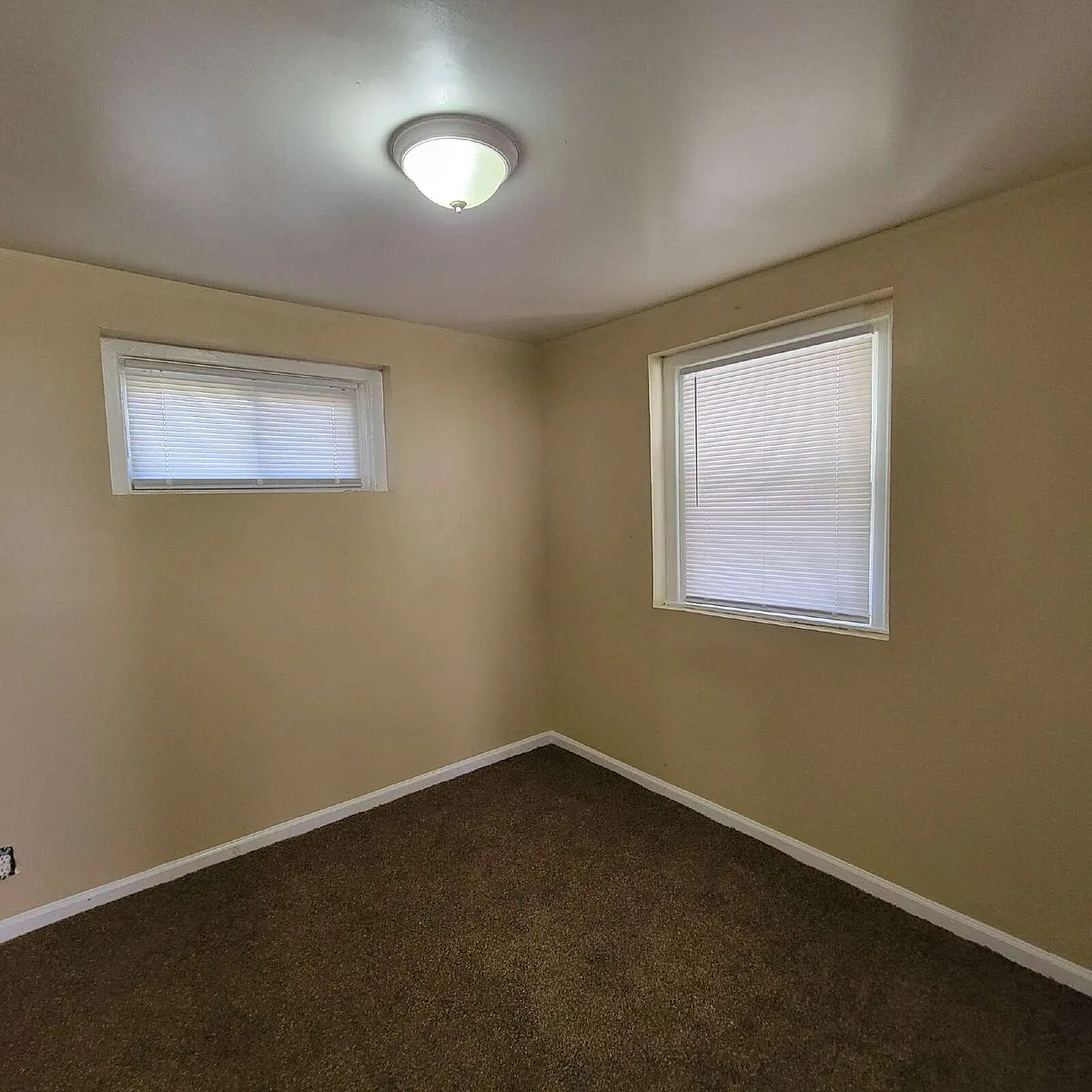 Building Photo - 2844 N Gladstone Ave