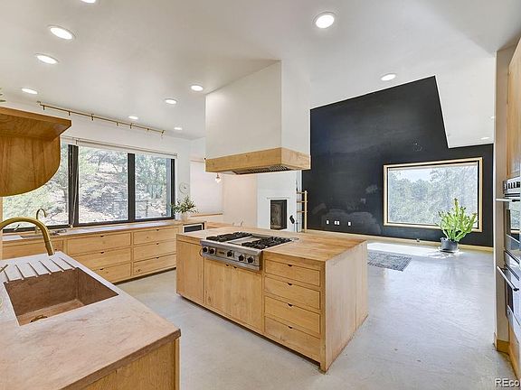 2nd image of 18095 Camino Del Norte