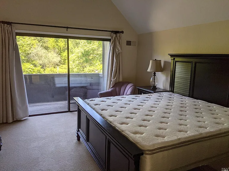 1382 Saint James Ct — Photo 14