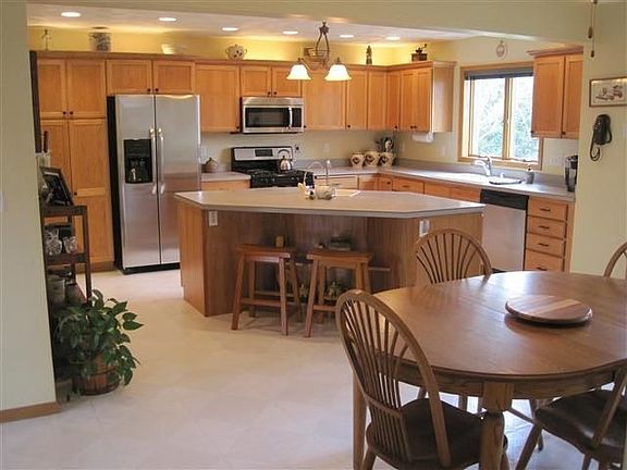 3rd image of 7137 N Shore Dr