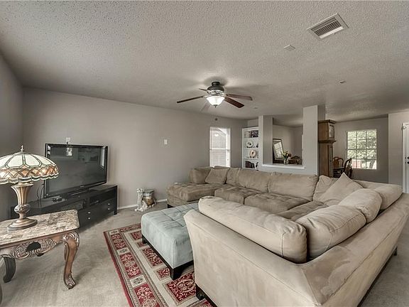 4th image of 804 Eagle Dr
