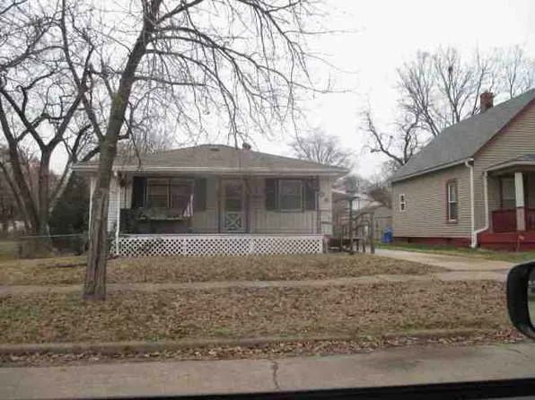 208 SW Orchard St, Topeka, KS 66606