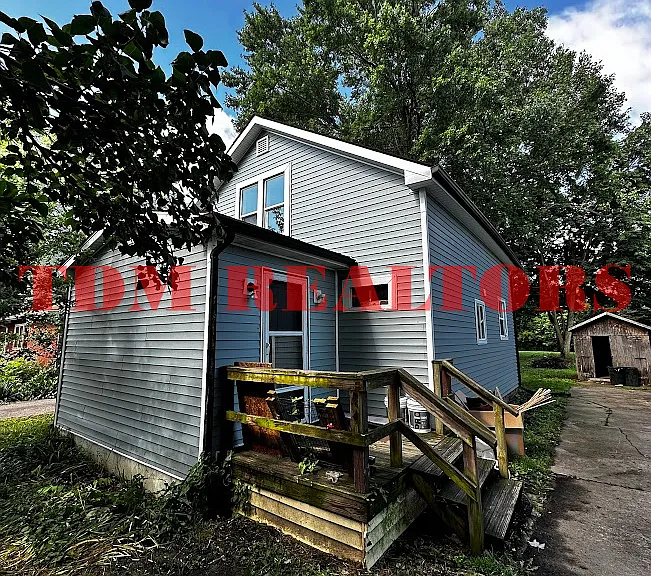 3235 Huggins Ave — Photo 1