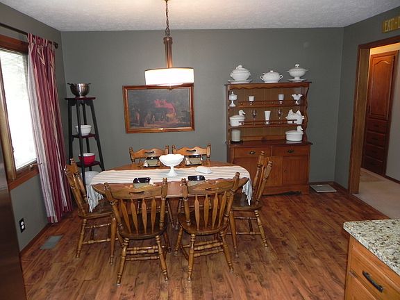 4th image of 1312 N Kruse