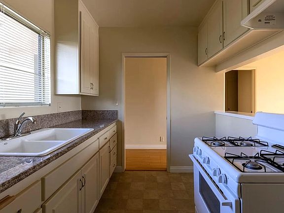 5th image of 6255 Fulton Ave #15
