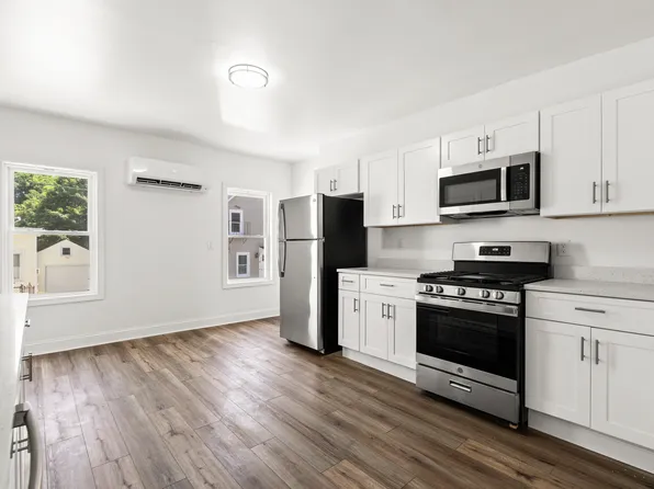 5 Siegel St #B, Bristol, RI 02809