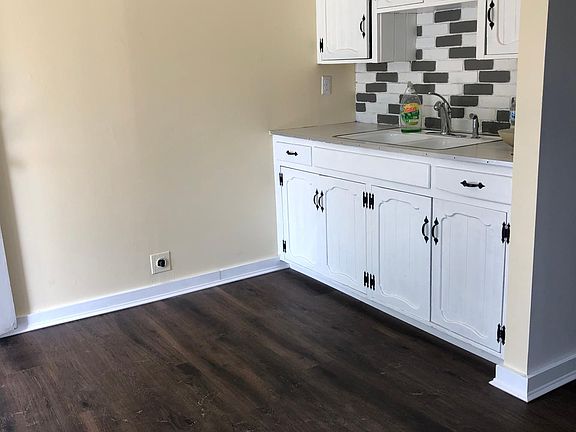 2nd image of 81 Catherine St #2