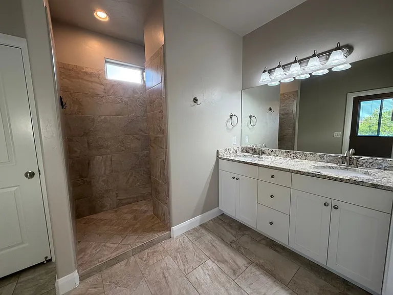 469 E Barcelona Dr — Photo 12