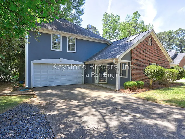100 S Fairfield Dr — Photo 1