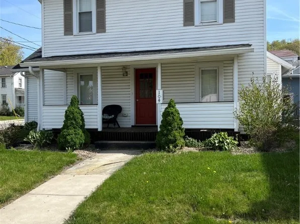 104 E Liberty St, Lowellville, OH 44436