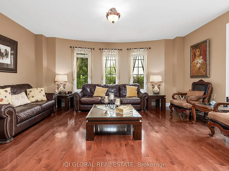 2395 Lyndhurst Dr — Photo 33