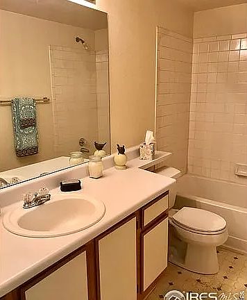 5th image of 7447 Spy Glass Ct #102