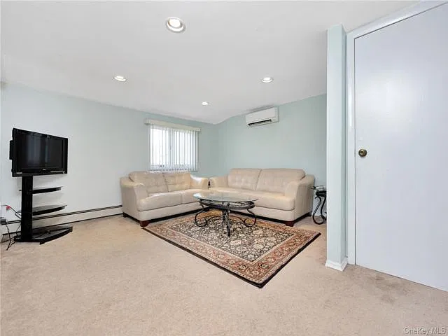 2 bed, 1.0 bath, 1000 sqft, $2,500 — Photo 3
