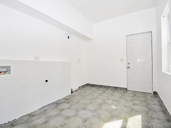 3rd image of 899-905 Whittier St