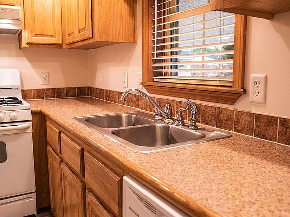 5th image of 512 Belanger Ln