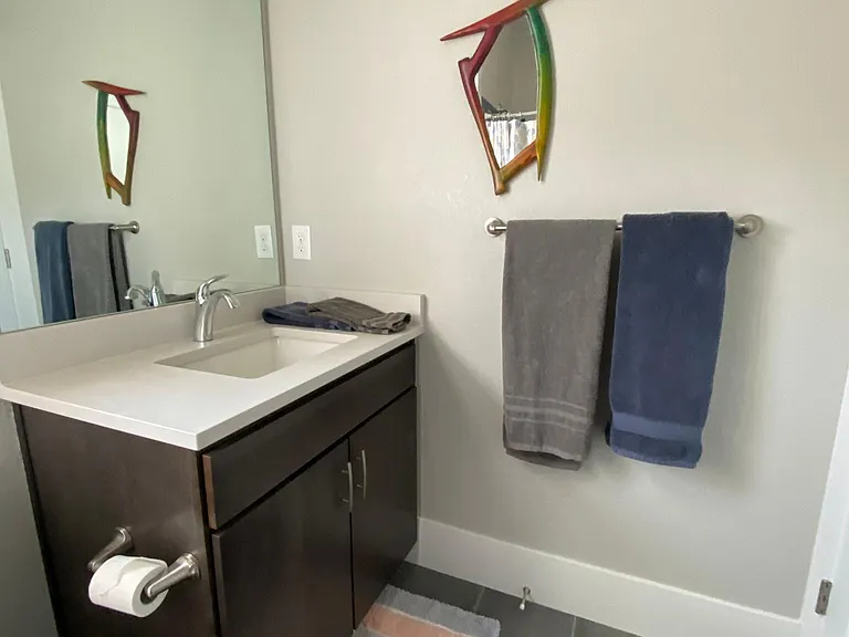 2nd bedroom bath