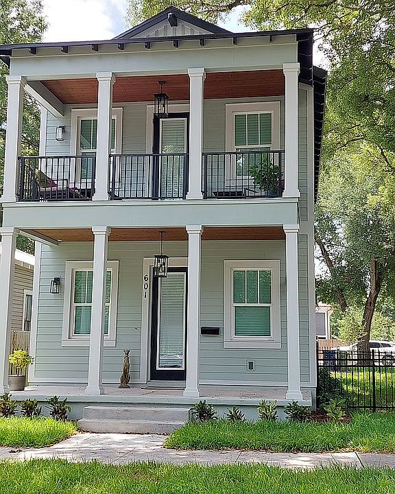 1st image of 601 E Amelia Ave
