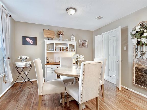 3rd image of 5902 Shadow Creek Ct