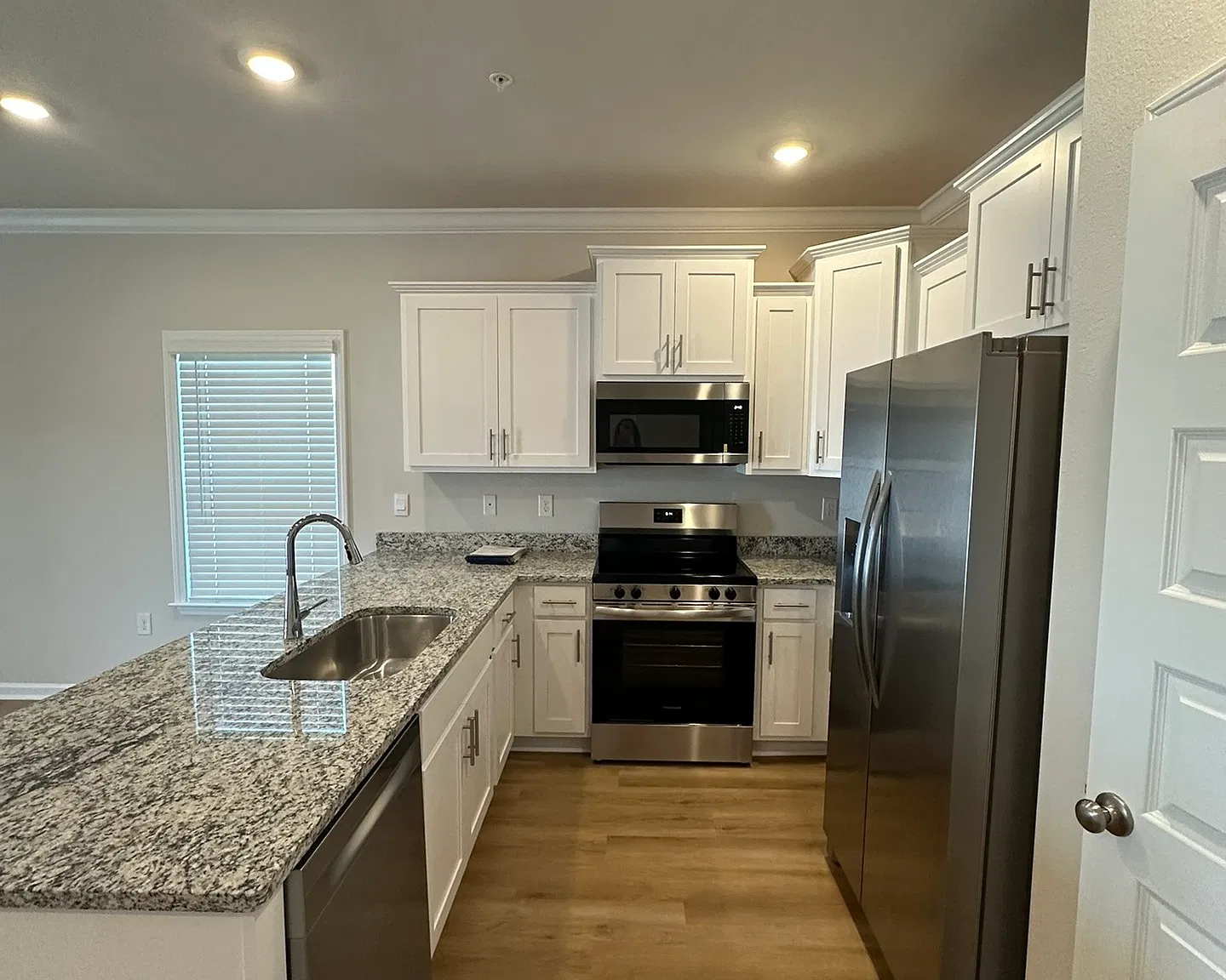 3 bed, 2.5 bath, 1437 sqft, $2,150 — Photo 3