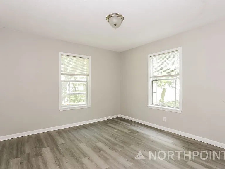517 Burgett St — Photo 10