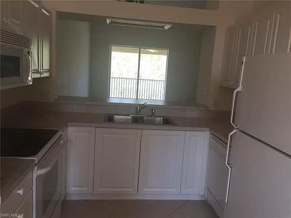 3rd image of 385 Robin Hood Cir Unit 202