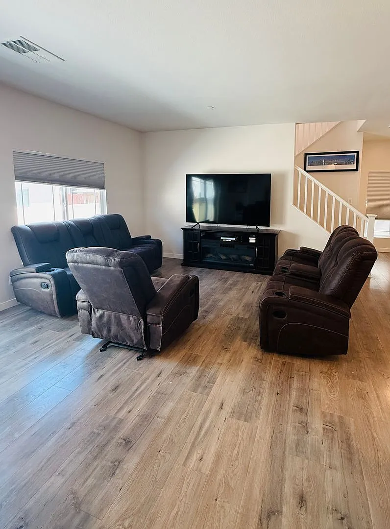 Beautiful 3-Bedroom Home in Gated El Cajon Community — Photo 2