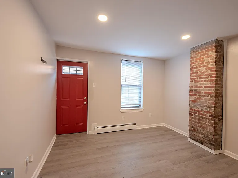 2924 Salmon St — Photo 2
