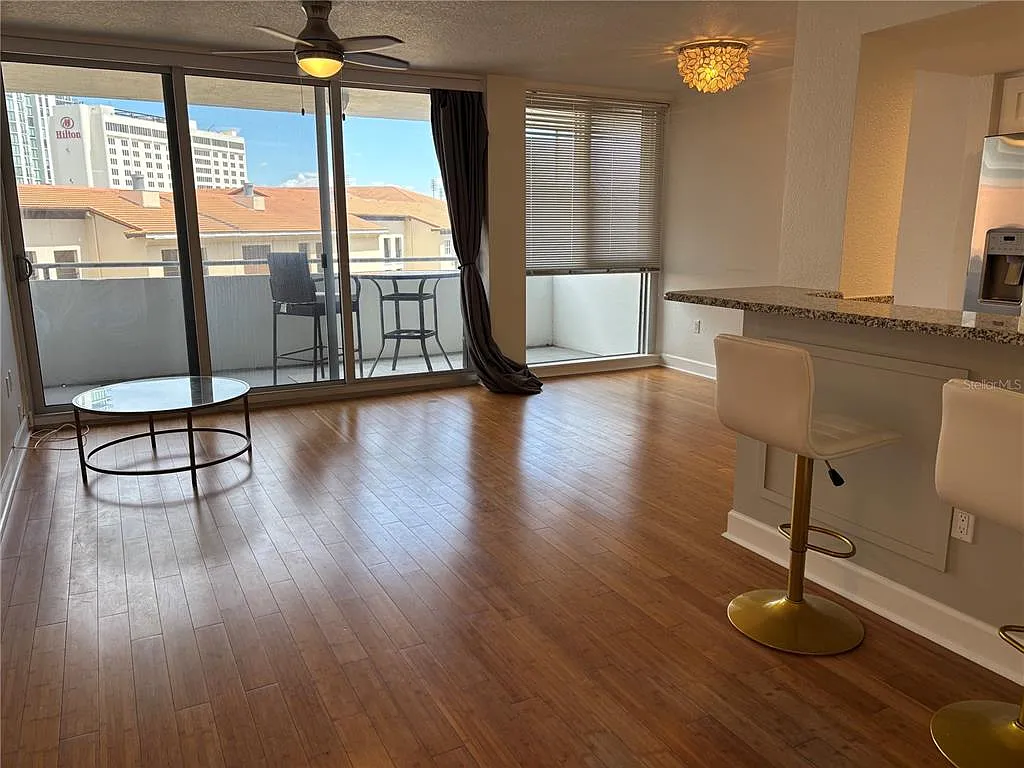 1 bed, 1.0 bath, 779 sqft, $2,050 — Photo 2