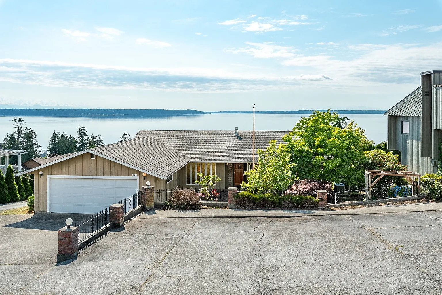 271 Burke Drive photo 1