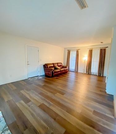 4th image of 2102 Aberdeen Rd