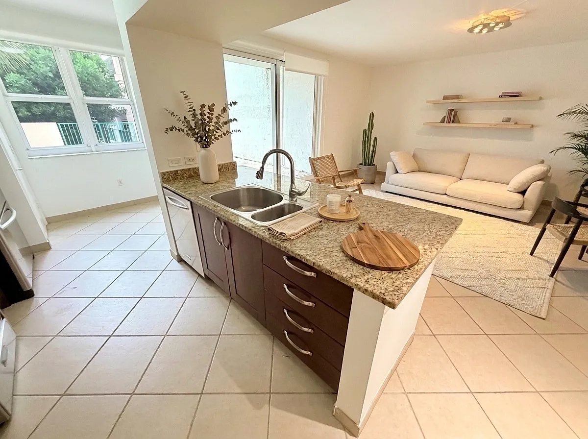 19900 East Country Club Drive #210 (Torre sur) - 210 — Photo 1