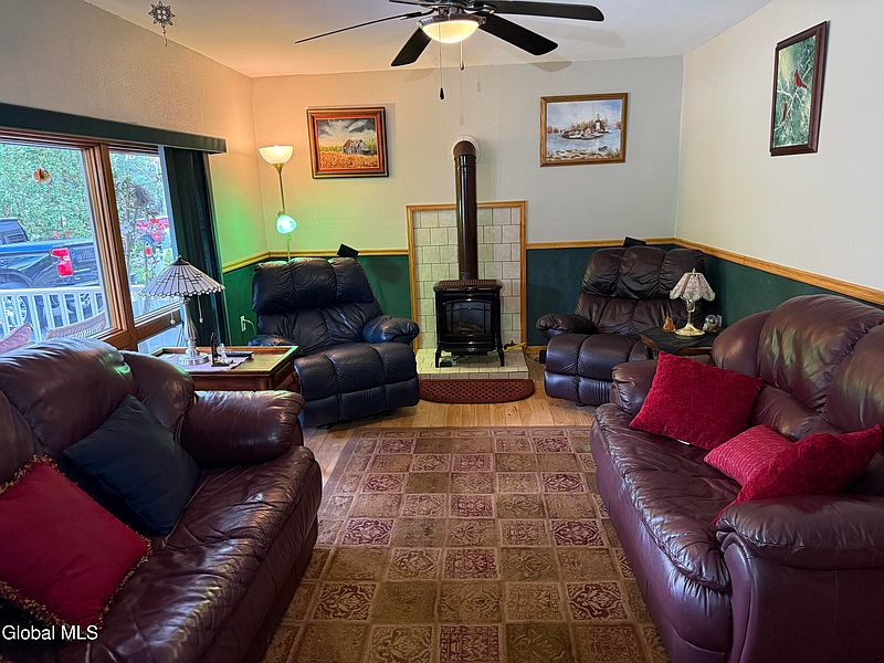 4th image of 47 Pinewood Road
