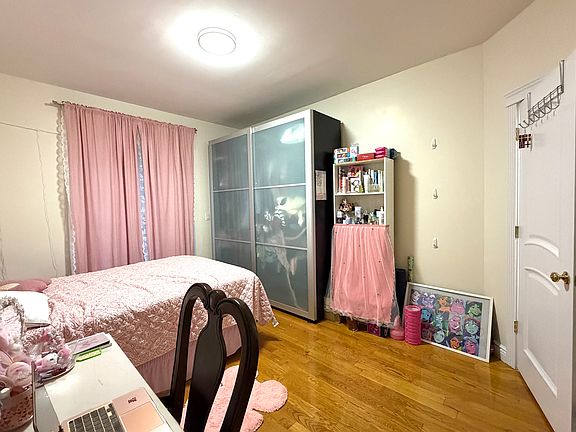 2nd image of 188 Bay 17th St #3